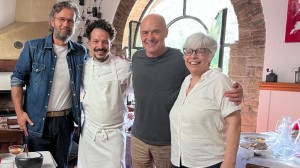 La foto non è un fotomontaggio: andatevi a vedere la puntata divertentissima di Dinner Club 2. Vedere per provare la stessa emozione di Matteo e Marisa quando hanno incontrato Luca Zingaretti e Carlo Cracco.